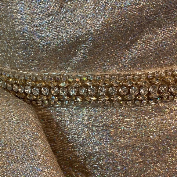 NWT Mac Duggal One Shoulder Metallic Ruffled Gown Size 2 in Oyster - Picture 5 of 12